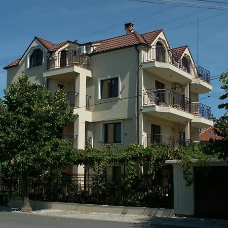 Family Hotel Bellehouse Chernomorets Buitenkant foto